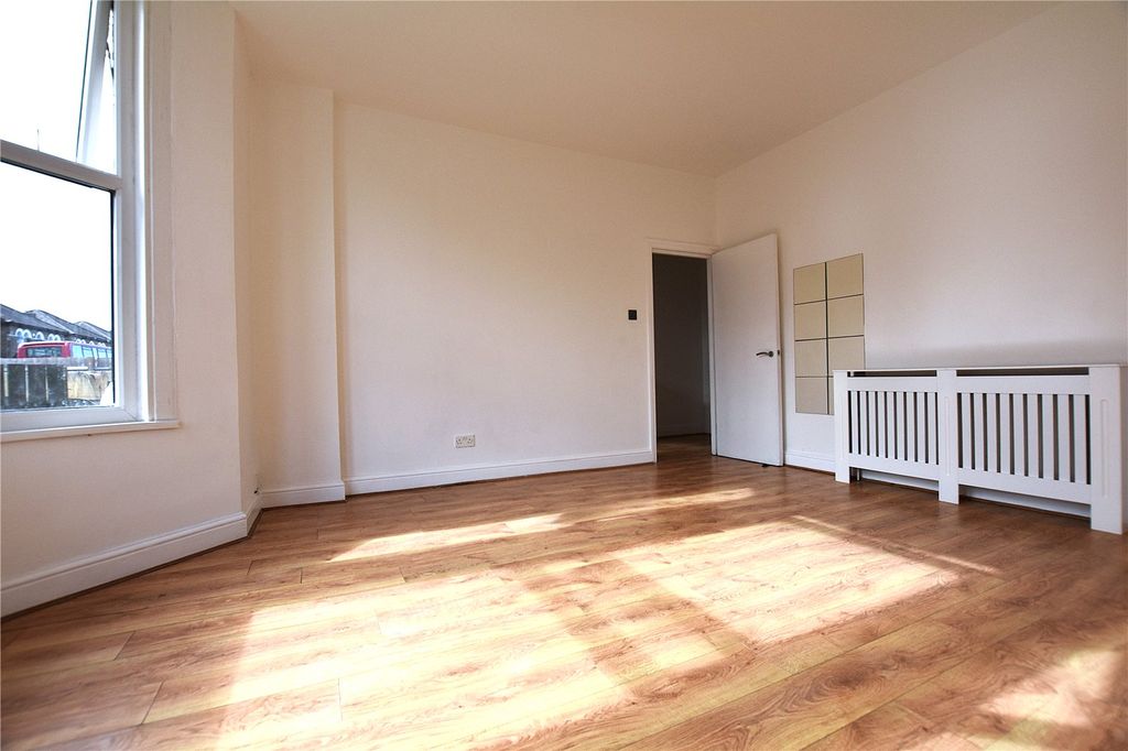 Property photo 3 of 18 Picture No. 14