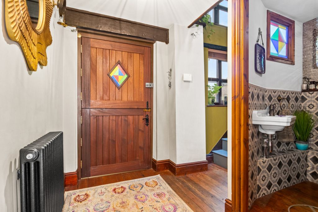 Property photo 3 of 37