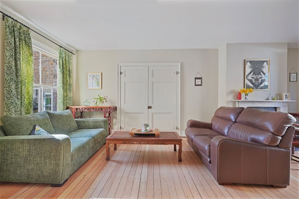 Property photo 2 of 27