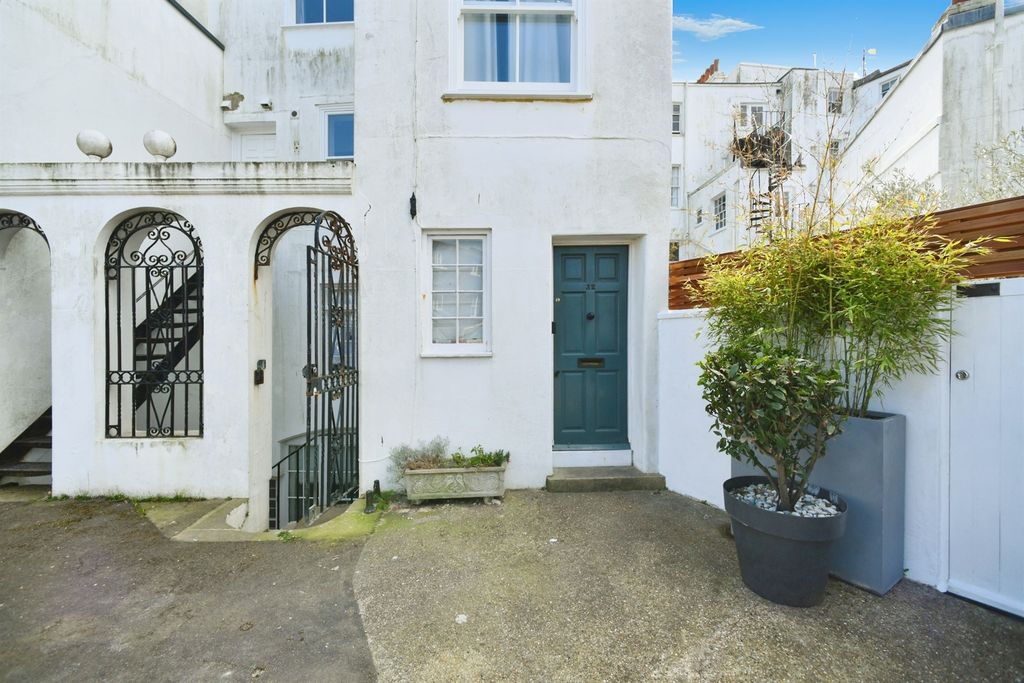 Property photo 2 of 19 Image