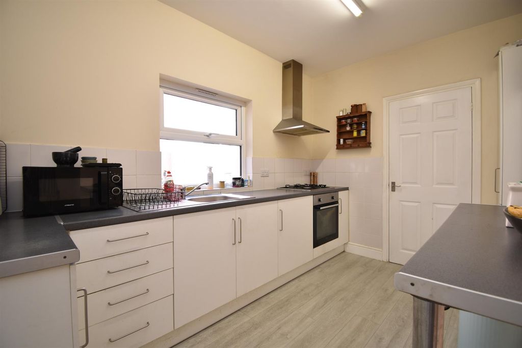 Property photo 3 of 21 Kitchen
