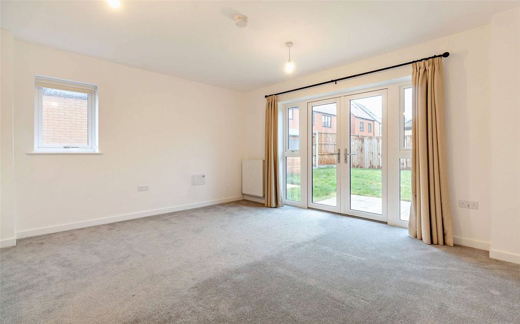 Property photo 3 of 19 Lounge/Diner