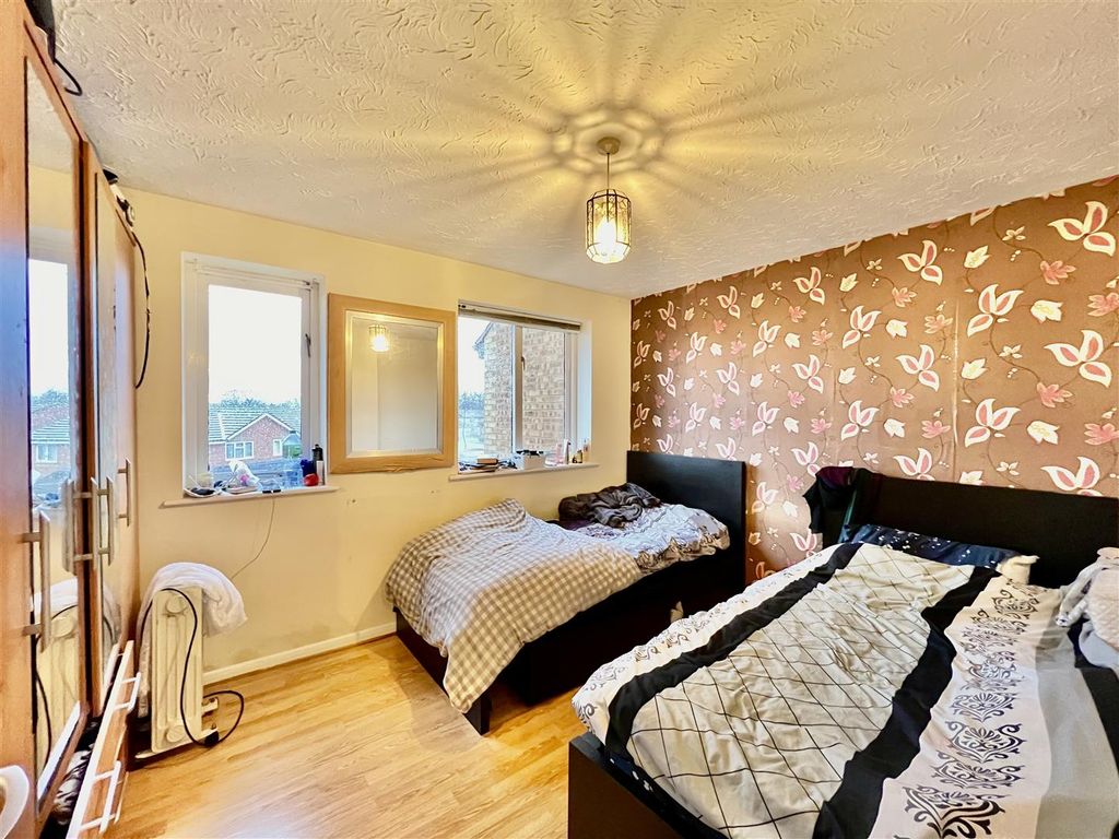 Property photo 3 of 8 Bedroom