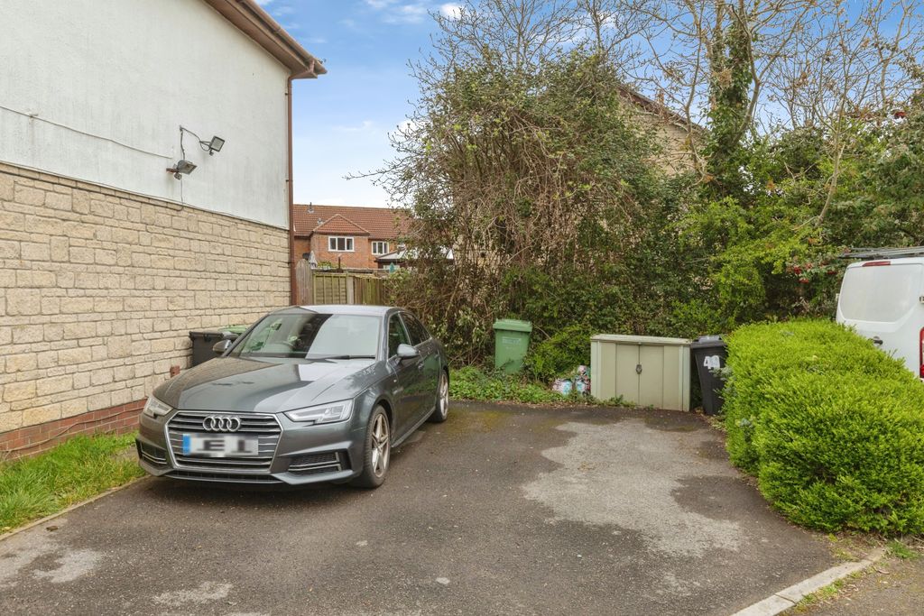 Property photo 2 of 20