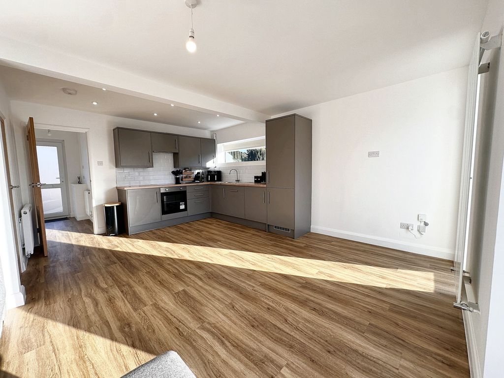 Property photo 3 of 13 Lounge/Dining Kitchen