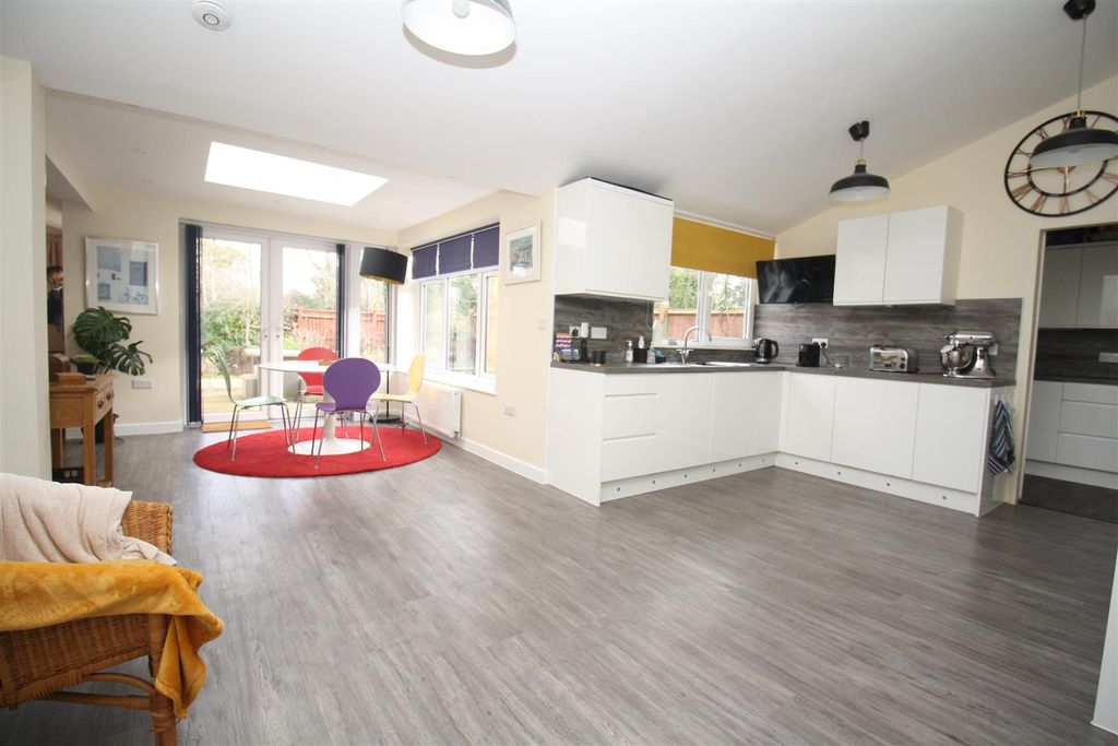 Property photo 3 of 29 Kitchen