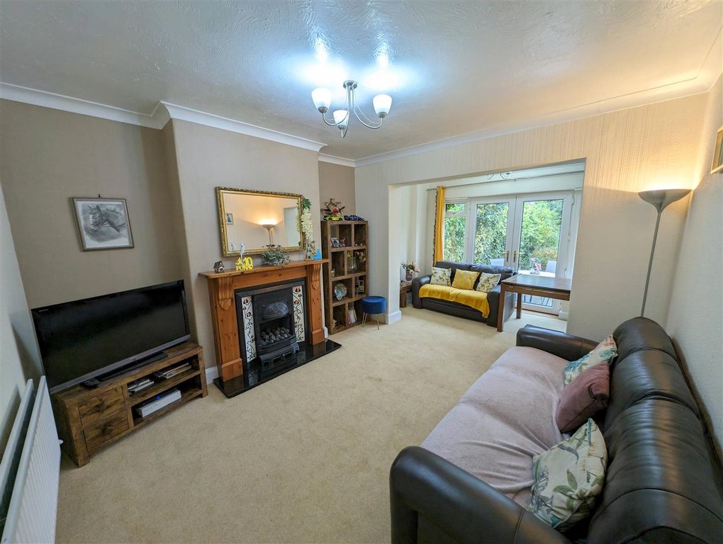 Property photo 2 of 12 Lounge