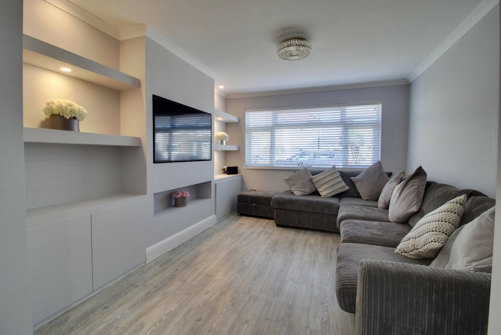 Property photo 3 of 21