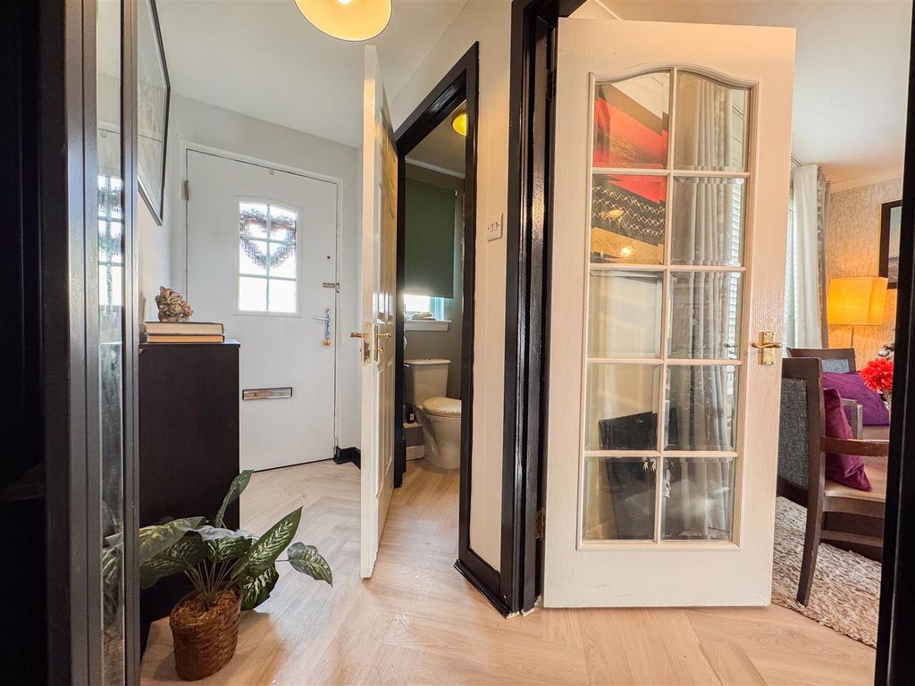 Property photo 2 of 26 Entrance