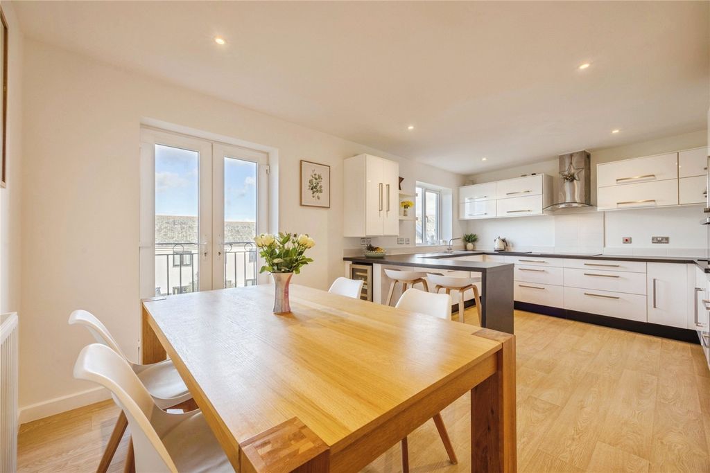 Property photo 2 of 12 Picture No. 17