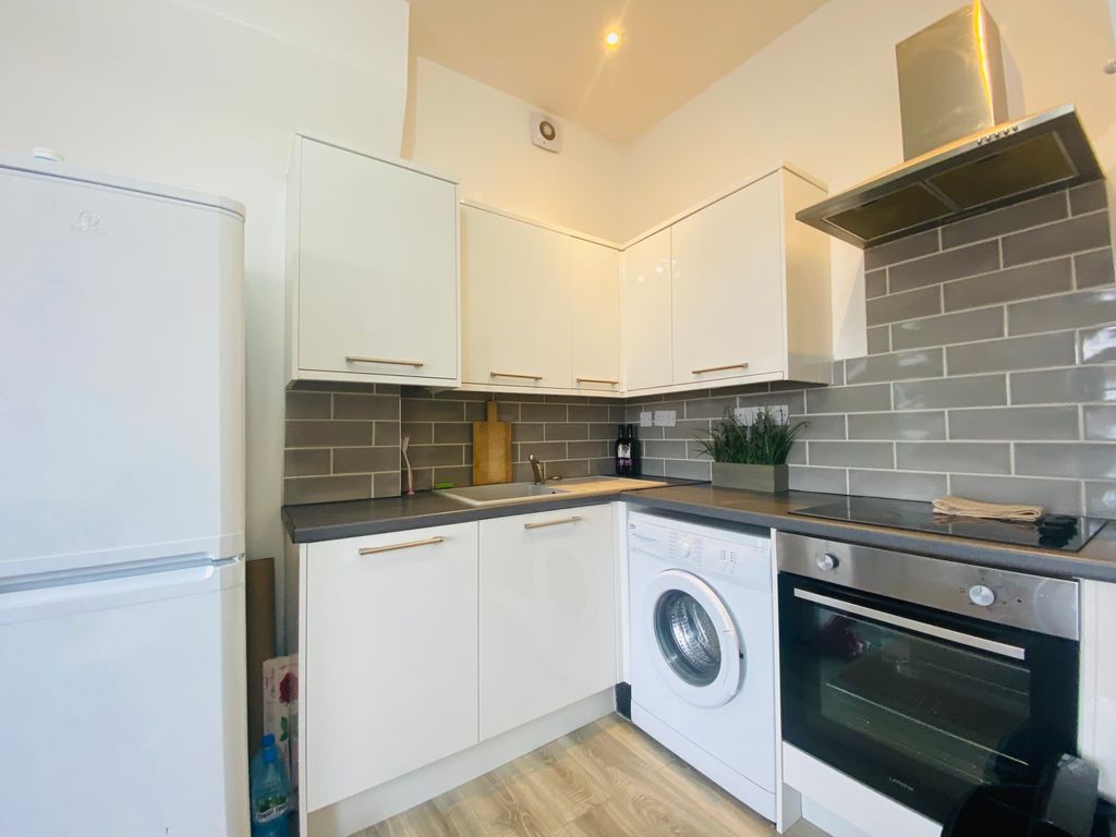 Property photo 2 of 6 Kitchen