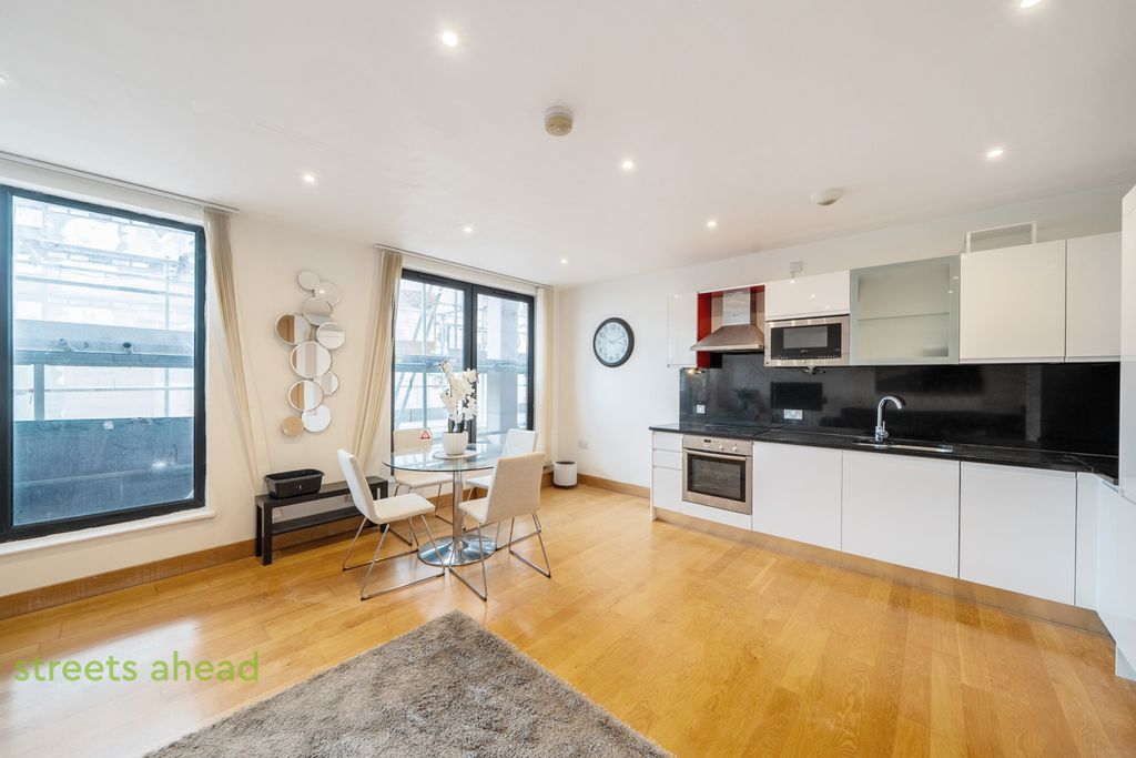 Property photo 3 of 20 c58A9A45-7067-40c...