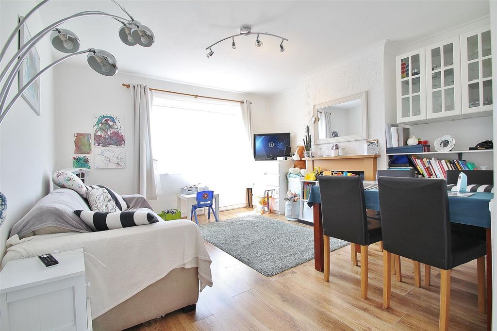 Property photo 1 of 6