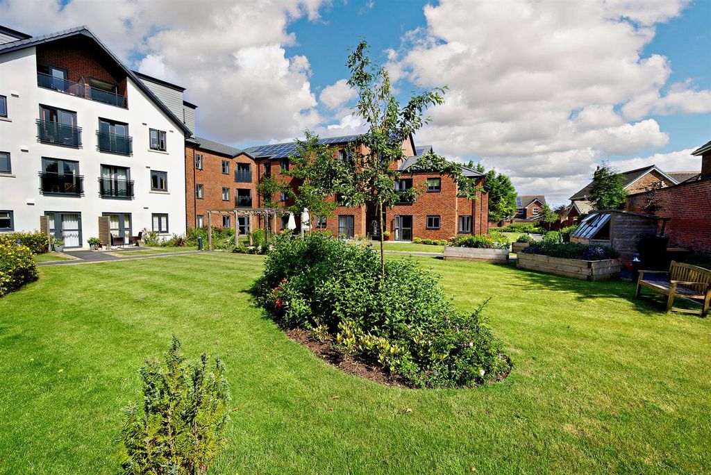 Additional image 24 of 2 bed flat for saleBurlington Gardens, Leyland PR25