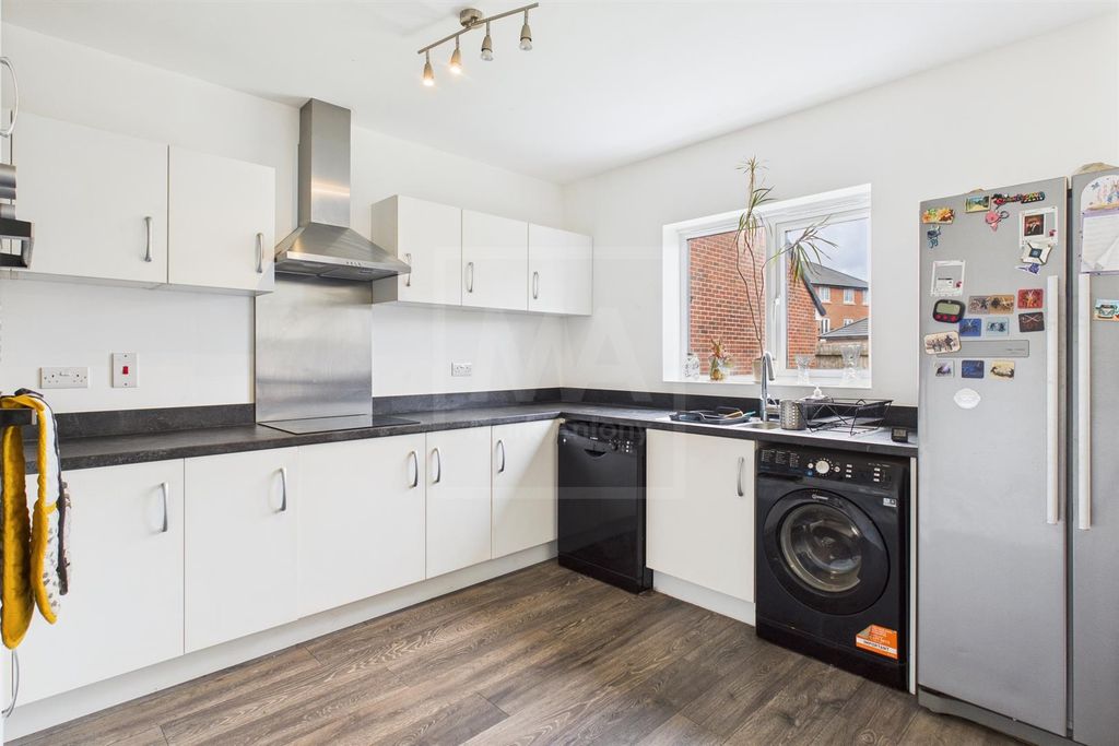 Property photo 3 of 16 Kitchen