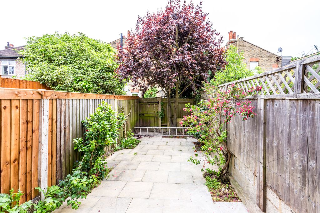 Property photo 2 of 8