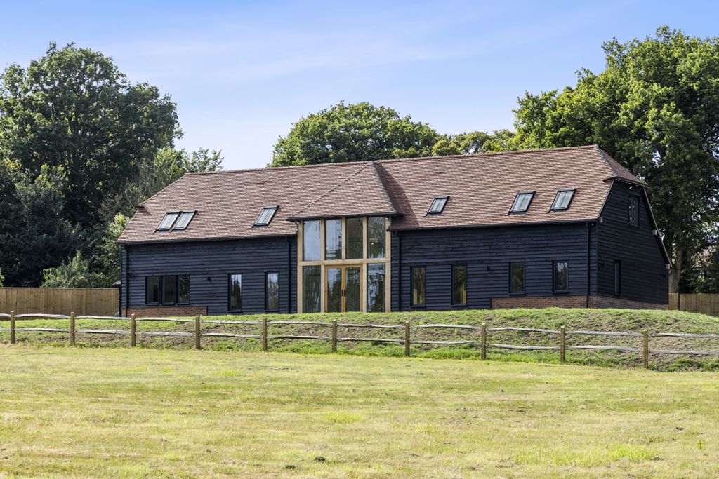 Property photo 1 of 37 Tittlesfold-Croft-The-Haven-Billingshurst-Rh14-9Bg