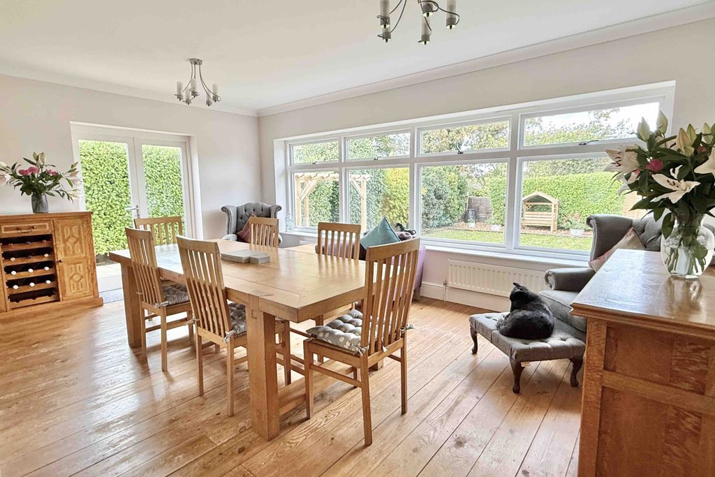 Property photo 3 of 32 Gallery