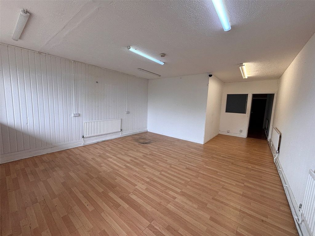 Property photo 3 of 8 Picture No. 12