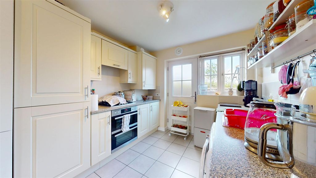Property photo 3 of 14 Kitchen