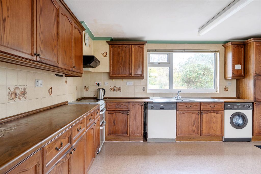 Property photo 3 of 21 Kitchen