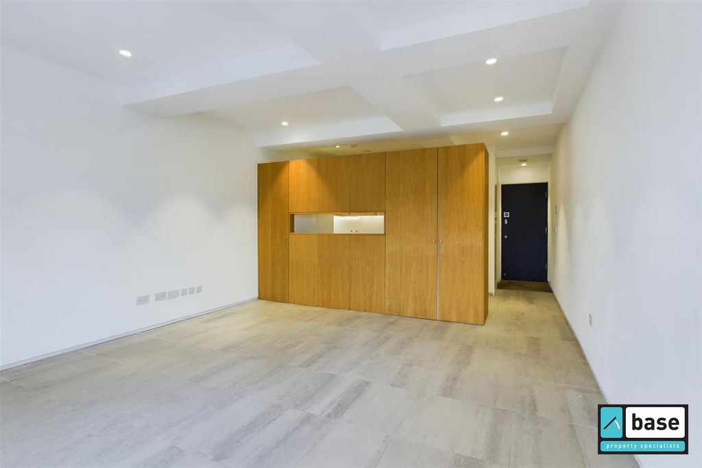 Property photo 2 of 19 Reception