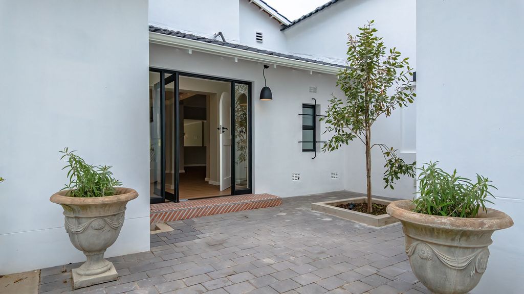 Property photo 3 of 44