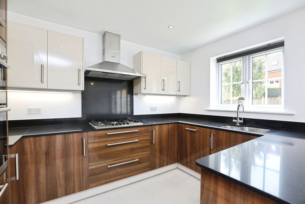 Property photo 2 of 19 Photo