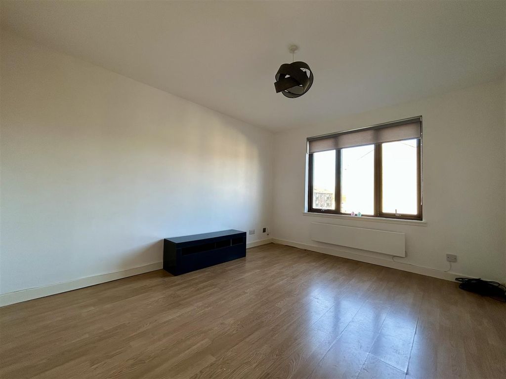 Property photo 3 of 9 Lounge 3.Jpeg