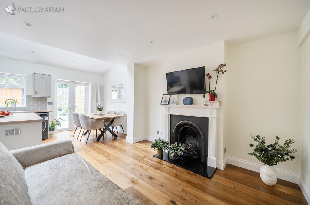 Property photo 3 of 25 87E4Eb22-25d5-497F-Be15-58ce425Bcf42