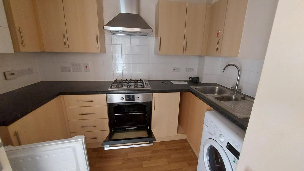 Property photo 2 of 7 Kitchen