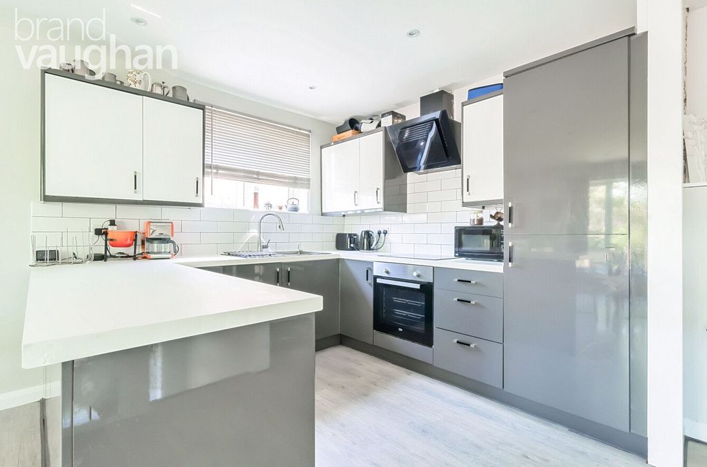 Property photo 3 of 12 Kitchen