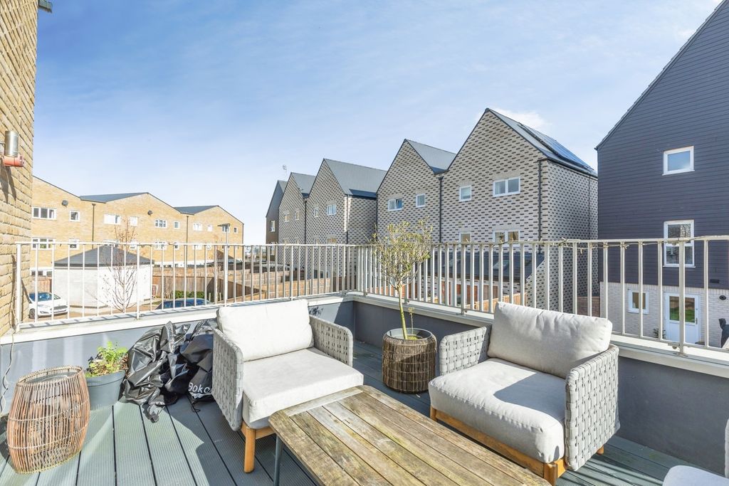 Property photo 3 of 16 Pbox-Img.Jpg