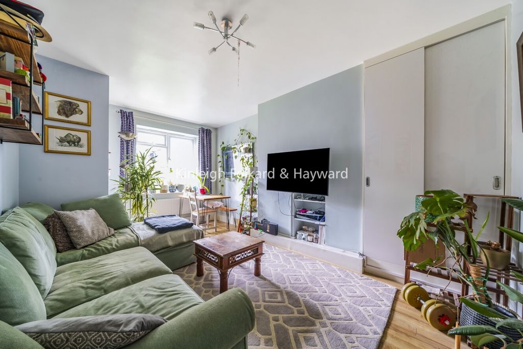 Property photo 1 of 8 Ea270588-ce7d-43Fb-8