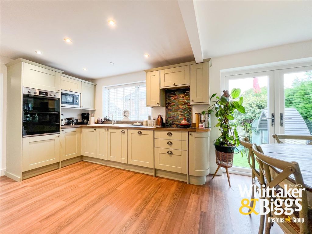 Property photo 3 of 25 Breakfast Kitchen