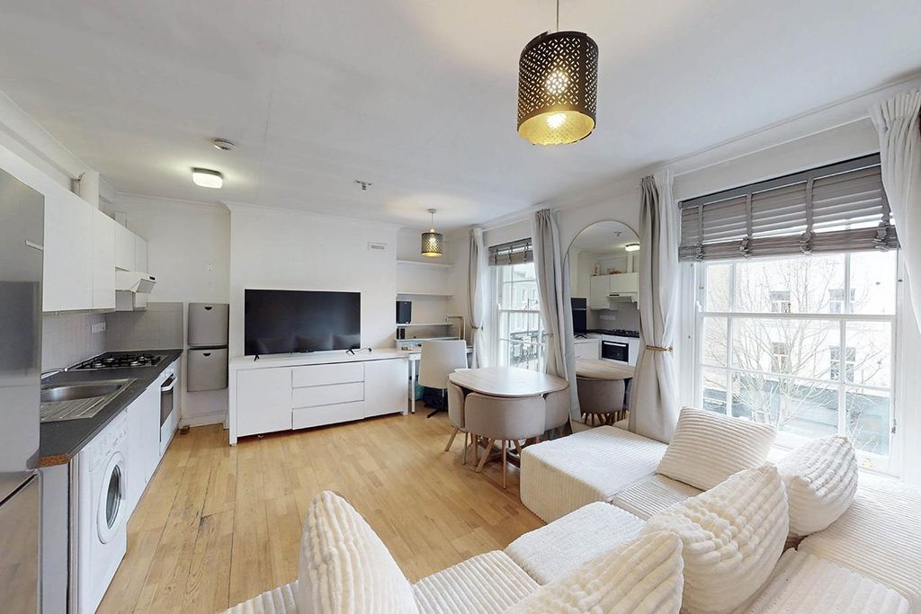 Property photo 3 of 7 W03.Jpg