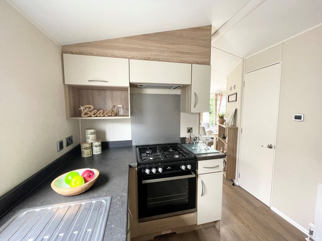 Property photo 2 of 11 Willerby Lymington 2018 Car0060615 82034175.Jpeg