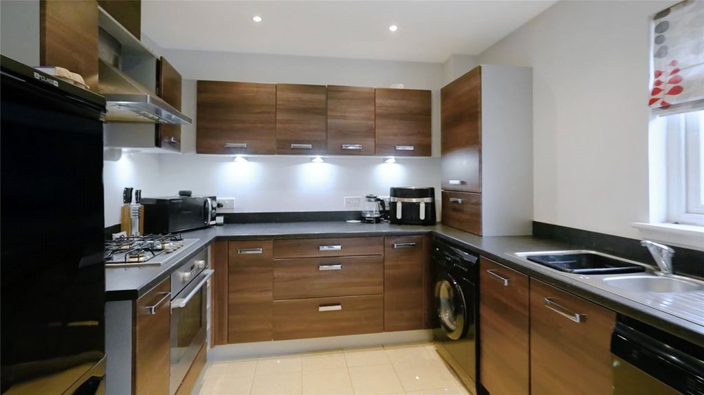 Property photo 3 of 21 Kitchen