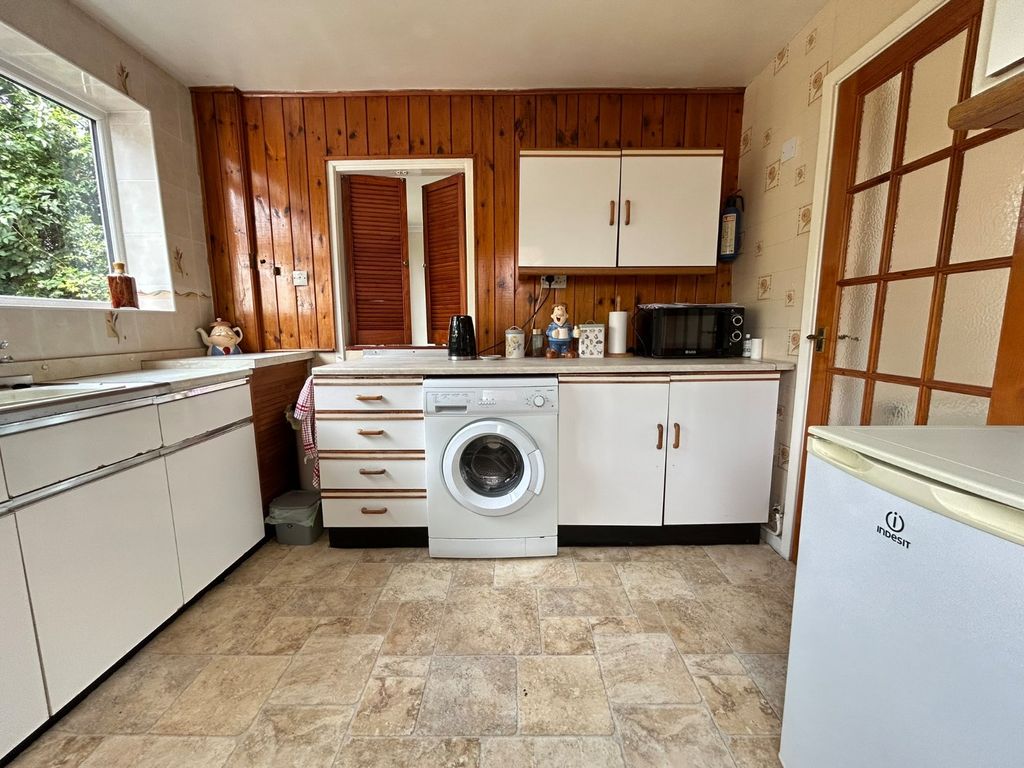 Property photo 2 of 20 Kitchen