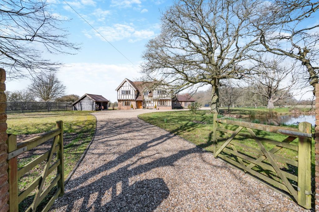 Property photo 2 of 24 Mannering House