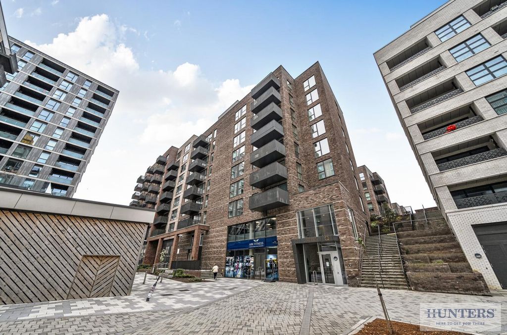 Property photo 1 of 18 External