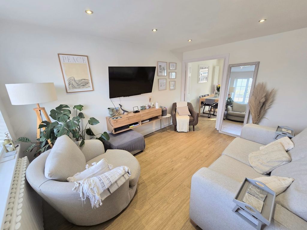 Property photo 2 of 14 Lounge New