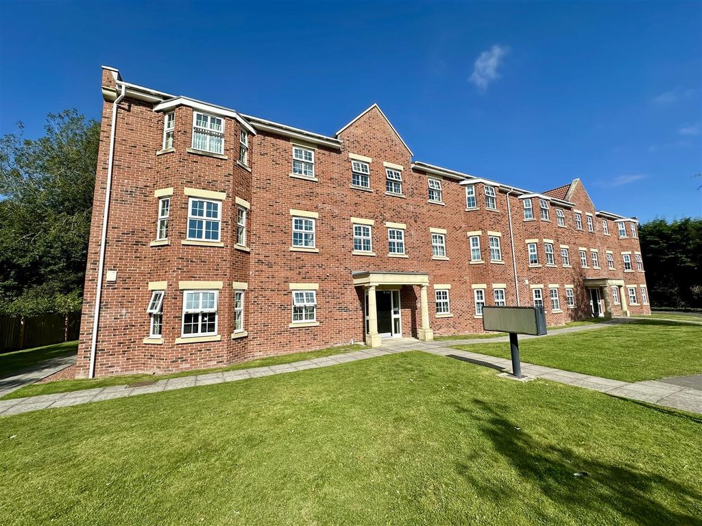 Property photo 1 of 10 Externally