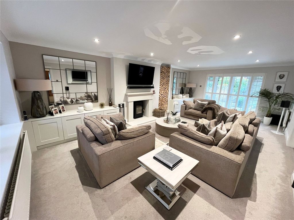 Property photo 3 of 50 Lounge