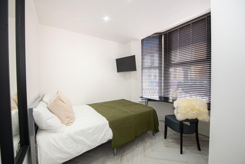 Property photo 2 of 15 A Bright And Modern Master Bedroom Featuring A Com...