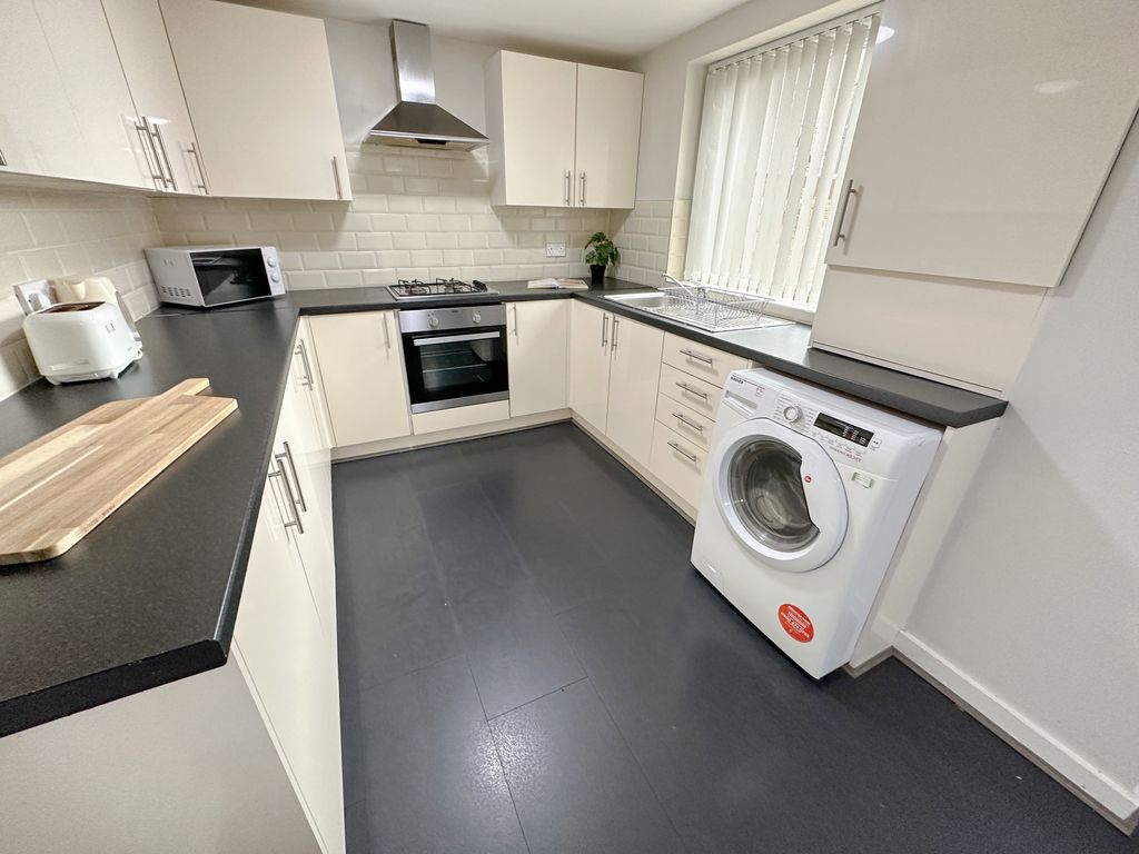 Property photo 3 of 12 1