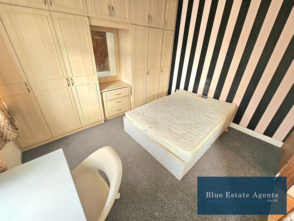 Property photo 1 of 4 Bedroom