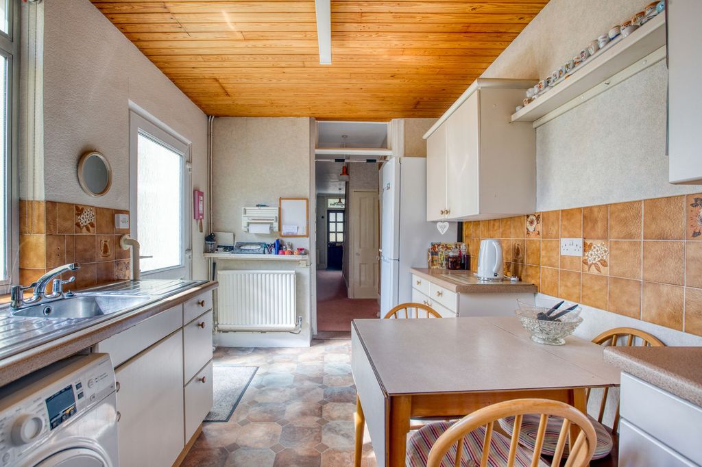 Property photo 3 of 25
