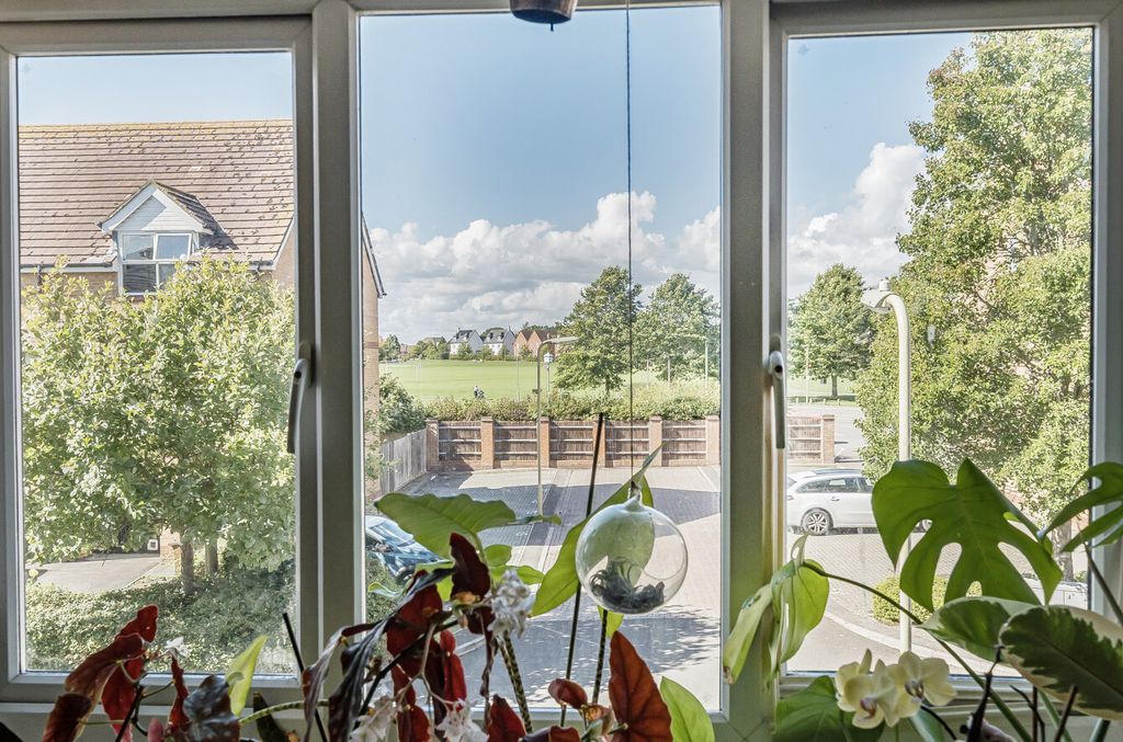 Property photo 2 of 10 1349600-24-68Bee6...