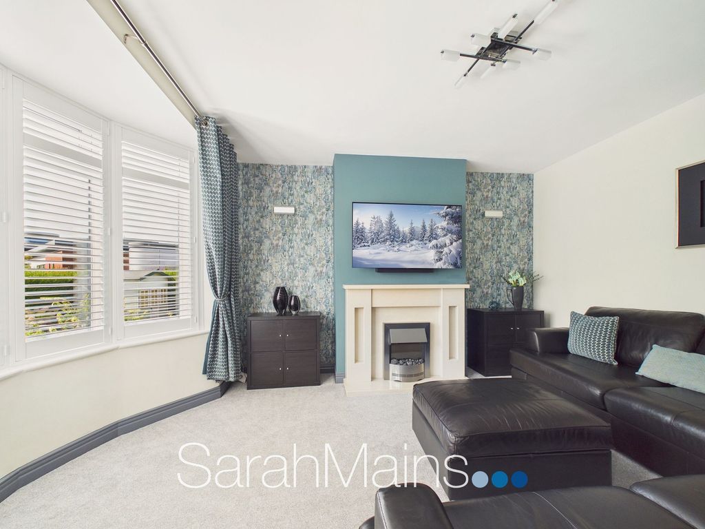 Property photo 3 of 15 Lounge